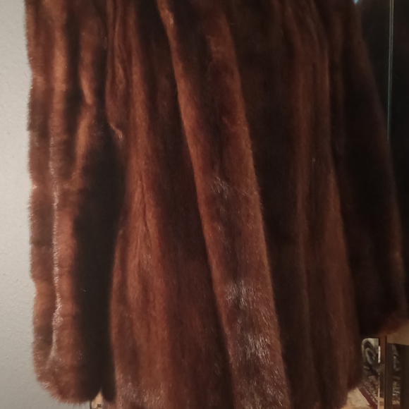100% Mink Coat. Brown. Nieman Marcus. Safuron - Picture 4 of 5